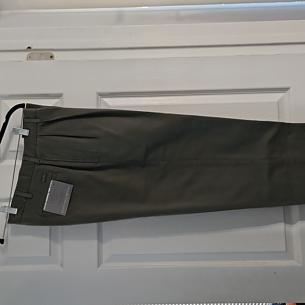 NEW. Geoffrey Beene man's pants